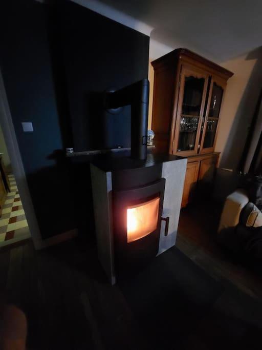 Le Reposoir Maison Spacieuse Avec Feu Au Bois Bertogne Exterior foto